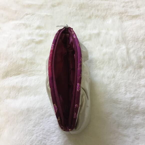 Sulwhasoo Silver Cosmetic Bag - Picture 6 of 6